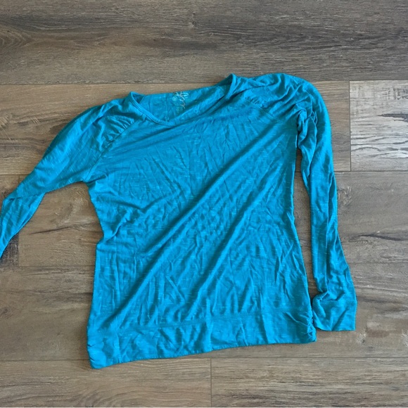 4 Comfortable & Very Casual Shirts - Picture 3 of 4